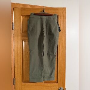 NWT Tribal Women's Olive Cropped Pants